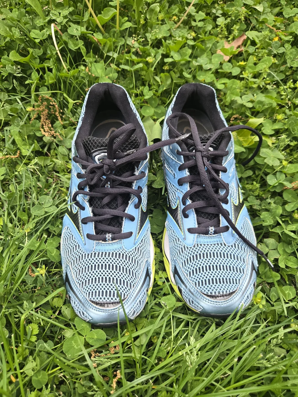 Mizuno athletic shoes